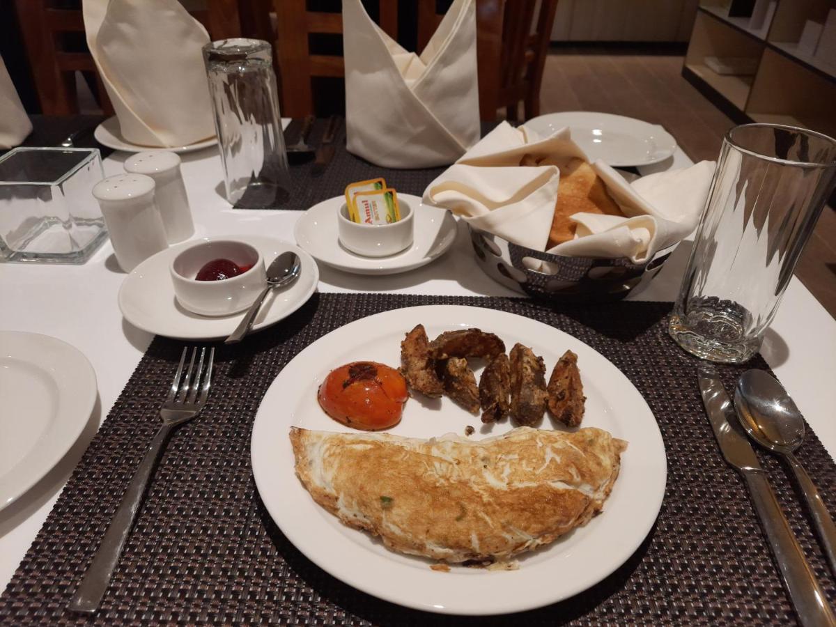 Hotel Rimi International Agartala Eksteriør bilde