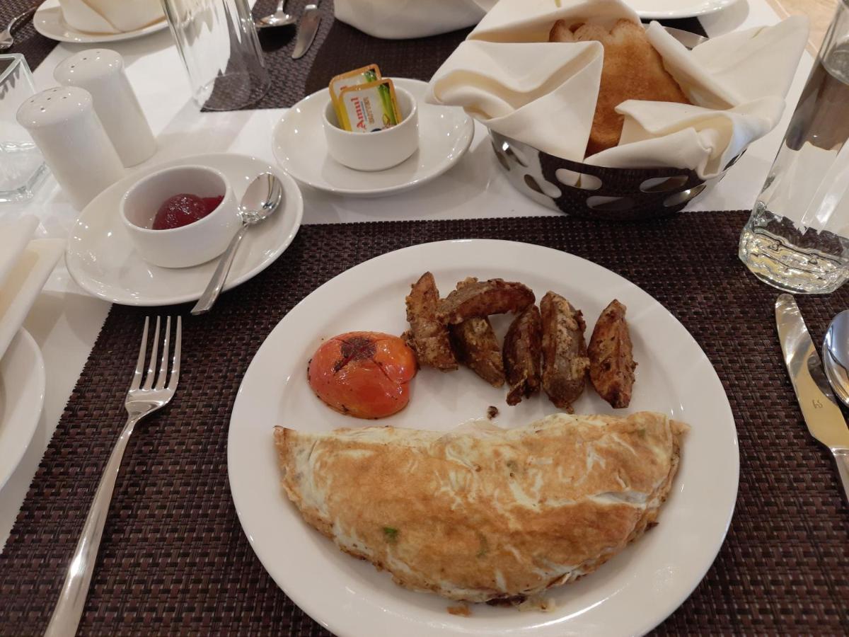 Hotel Rimi International Agartala Eksteriør bilde